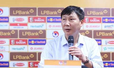 HLV Kim Sang-sik: Tôi muốn được người hâm mộ Việt Nam mến mộ như tiền bối Park Hang-seo