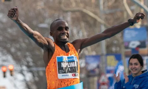 Jacob Kiplimo phá sâu kỷ lục bán marathon thế giới, bước nhảy vĩ đại trong lịch sử