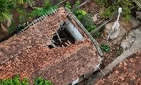 Ảnh nhà nứt ở bãi sông Hồng cả năm qua, người dân đi ở nhờ chưa dám về