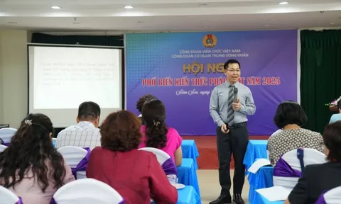 Phổ biến chính sách tinh gọn bộ máy, bảo hiểm mới cho cán bộ công đoàn