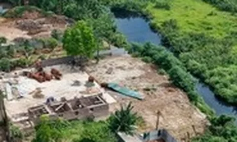 Nhức nhối tình trạng 'băm nát' bờ bãi, không gian thoát lũ sông Đáy, sông Bùi