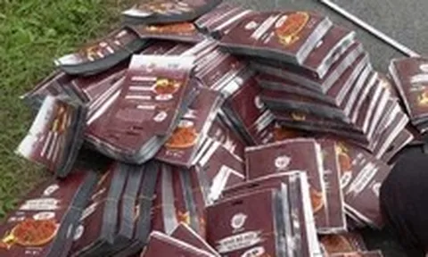 Khởi tố 2 bị can sản xuất, buôn bán hàng chục ngàn gói khô gà, khô bò, heo cháy tỏi giả