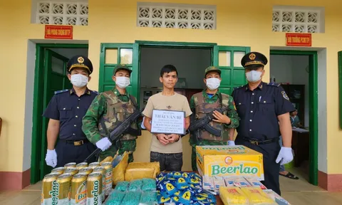 Bắt đối tượng vận chuyển trên 4000 viên nén, 95 gói nghi ma tuý tại cửa khẩu quốc tế Bờ Y