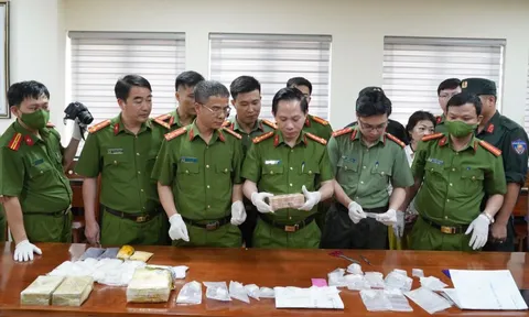 Bắt 3 đối tượng đầu não, thu hơn 5kg ma tuý và súng quân dụng