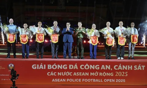 Thủ tướng dự lễ khai mạc giải bóng đá Công an, Cảnh sát các nước ASEAN mở rộng 2025