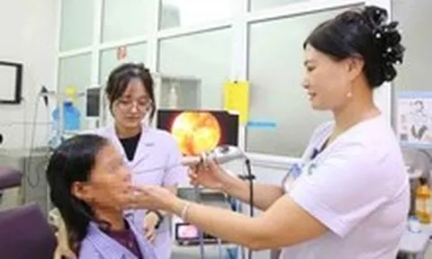 Hãi hùng phát hiện 7 con giòi trong hốc mũi của nữ bệnh nhân 60 tuổi