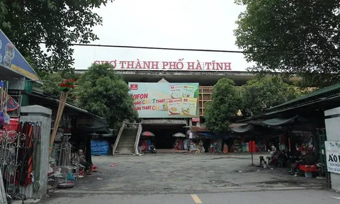 Kinh doanh gặp khó khăn, hàng chục ki-ốt tại chợ lớn nhất Hà Tĩnh bỏ trống