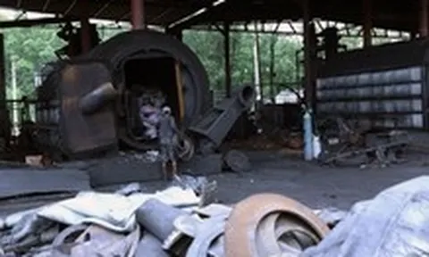 Phát hiện cơ sở nấu dầu từ cao su, nhựa phế thải ở Đồng Nai