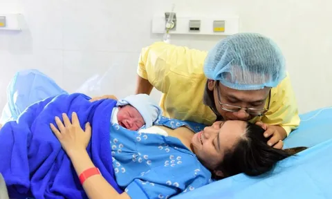 Vợ nghỉ thai sản, chồng có được nghỉ phép và nhận bảo hiểm không?