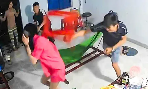 Người đàn ông dùng ghế đánh phụ nữ dã man trong clip trên mạng là anh trai ruột nạn nhân?