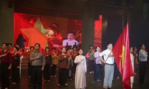 ‘Cafe bánh mì’, vở nhạc kịch ‘ghi công’ giai cấp tư sản với Cách mạng Tháng Tám