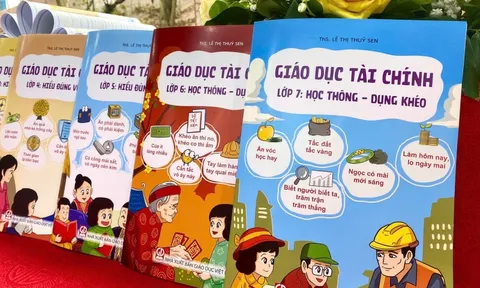 Ra mắt bộ sách 'Giáo dục tài chính' từ lớp 1 đến lớp 12