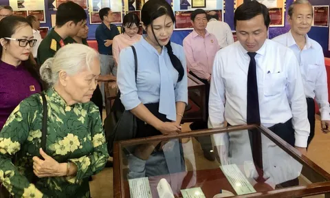Bảo tàng Tôn Đức Thắng tiếp nhận phim tư liệu quý về Bác Tôn