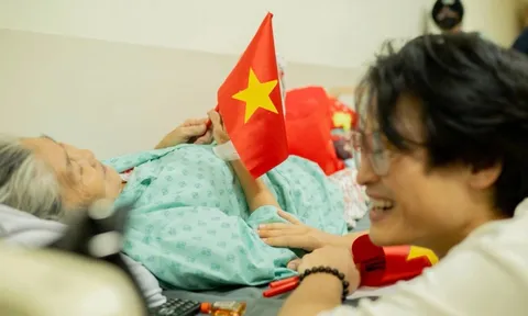 Lãnh đạo TP.HCM và Hà Anh Tuấn thăm Bệnh viện Ung bướu nhân Ngày Quốc khánh 2-9