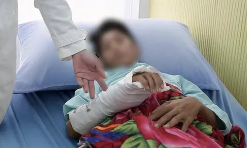 Lấy 40cm tĩnh mạch cứu chân cho chàng trai 17 tuổi