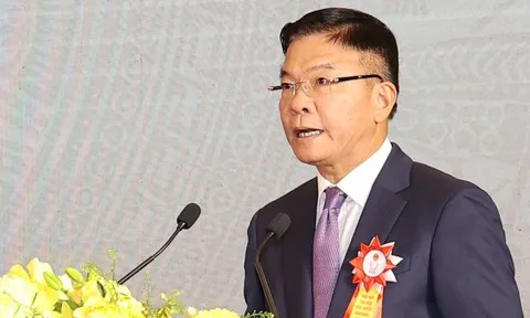 Phó thủ tướng Lê Thành Long: Cán bộ y tế nâng cao y đức, bảo vệ sức khỏe người dân