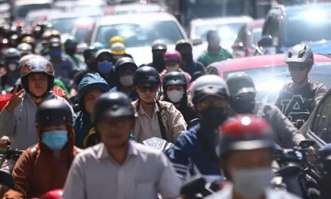 Người dân mong ngóng ngày mở rộng 'tuyến đường ùn tắc nhất TP.HCM'