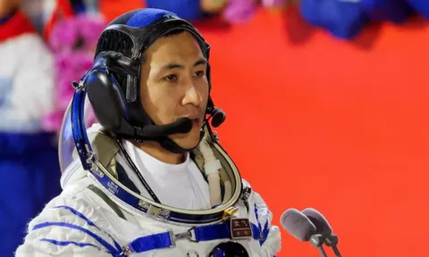 Trung Quốc đưa phi hành gia trẻ nhất lên Trạm Thiên Cung