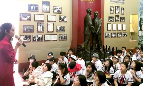 Học lịch sử ở Bến Nhà Rồng