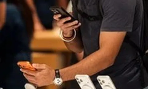 Giá điện thoại, laptop có thể tăng 'sốc' năm 2026 vì AI 'nuốt sạch' chip nhớ