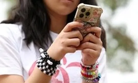 Cấm trẻ em dùng mạng xã hội: Thế giới nhìn về Úc, chờ xem đúng hay sai