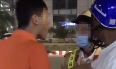 Khởi tố người đàn ông đấm cảnh sát giao thông