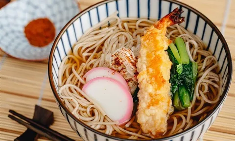 Ăn 12 quả nho, húp mì trường thọ đón năm mới cho may mắn?