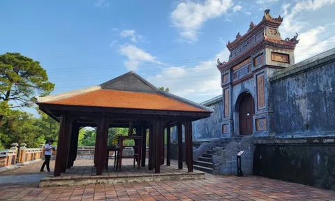 Dựng nhà gỗ trước lăng mộ Hoàng thái hậu Từ Dụ: Trung tâm di tích xin 'rút kinh nghiệm'