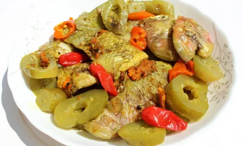 Đậm đà cá mó kho dưa