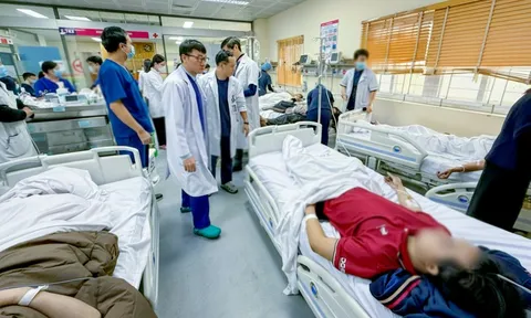 15 người nhập viện trong vụ cháy trọ lúc rạng sáng ở Hà Nội