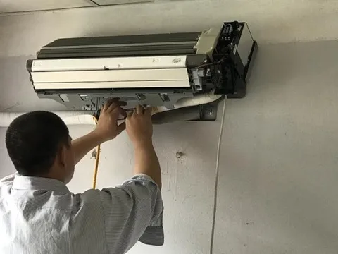 Kinh hãi ổ rắn bò lổm ngổm trong điều hòa nhà dân ở Tây Ninh