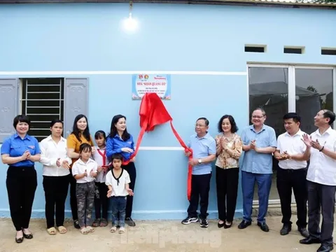Khánh thành, bàn giao nhà Khăn quàng đỏ cho trò nghèo xứ Lạng