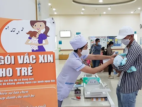TPHCM: Cạn kiệt nhiều loại vắc xin tiêm phòng cho trẻ em