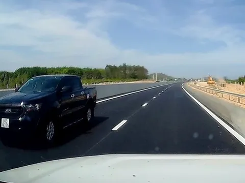 Đề nghị xử lý nghiêm ô tô chạy ngược chiều trên cao tốc ở Bình Thuận