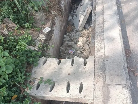 Hơn 200 tấm đan mương thoát nước hầm chui cửa ngõ TP.HCM bị đập phá