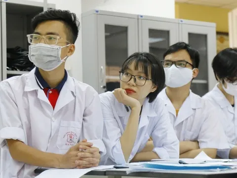 Tranh luận đưa môn Văn vào xét tuyển ngành Y: Cảm tính?