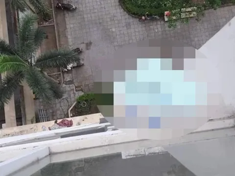 Bé gái 4 tuổi rơi từ tầng 12 chung cư xuống đất