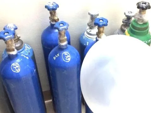 Triệt phá lò sản xuất, cung cấp khí cười quy mô lớn ở Bình Dương