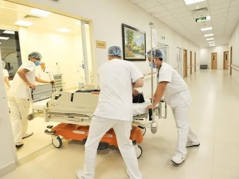 Cô dâu Hưng Yên cấp cứu ngay đêm tân hôn vì 'vật lạ' đâm xuyên váy cưới