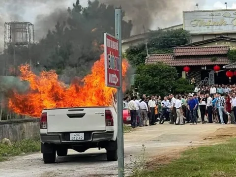 Ô tô phát nổ, cháy rụi ở Lâm Đồng, lái xe tử vong tại chỗ