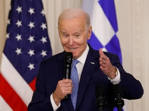 Điều gì xảy ra khi Tổng thống Mỹ thông qua thỏa thuận tránh vỡ nợ?