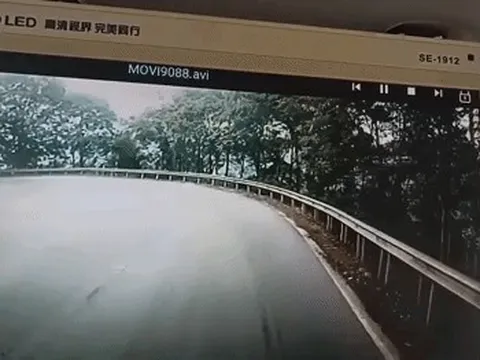 Xe tải lấn làn suýt đấu đầu xe khách 29 chỗ tại Lào Cai