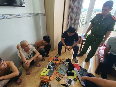 Ba đối tượng trộm loạt đồ giá trị trong ô tô để mua ma túy