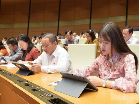 Làm rõ thực trạng lương không đủ sống, điện tăng giá, cán bộ sợ sai