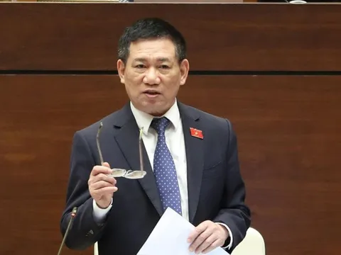 'Tháp tùng Thủ tướng đi kiểm tra, về đến sân bay 4 Bộ trưởng được 4 gói mỳ tôm'