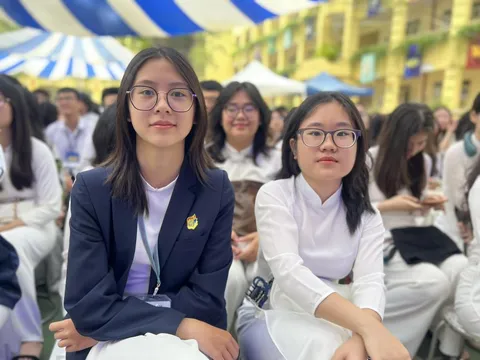 Tình trạng sử dụng công nghệ cao để gian lận thi ngày càng tinh vi, phức tạp.