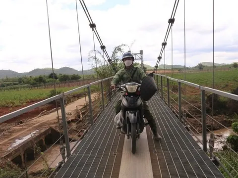 Nhiều cầu treo ở huyện biên giới hư hỏng, xuống cấp nghiêm trọng