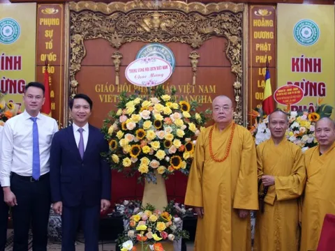 Bí thư thường trực T.Ư Đoàn Nguyễn Ngọc Lương chúc mừng Đại lễ Phật đản