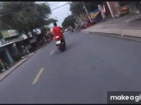 Hình sự truy đuổi nghi can cướp giật như phim hành động ở TPHCM