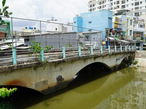Tìm nguyên nhân gây 8 vết nứt trên dầm cầu Dừa ở TPHCM